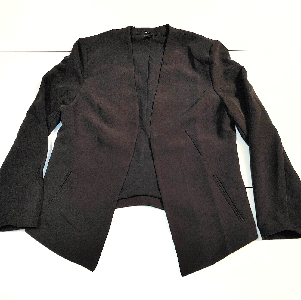 Cropped black blazer